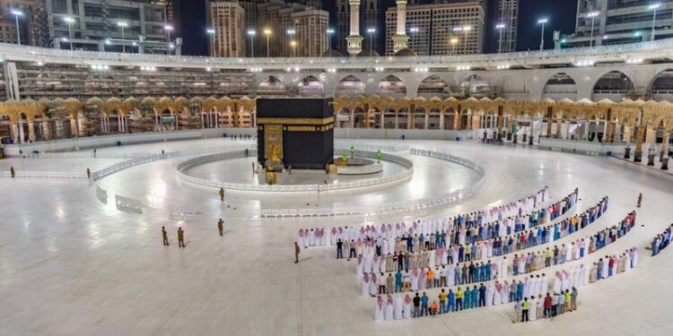 “استعدادات موسم الحج”تخصيص 25 مسارا للطواف