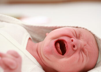 لماذا يبكي الطفل بعد الولادة