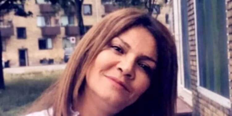الفنانة العراقية شذى مطر بين لوحتين عين ازرق ازرق وأحمر أزرق بقلم الناقد منعم سعيد
