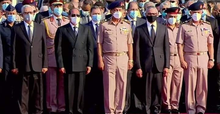 أول جنازة عسكرية لسيدة مصرية في العصر الحديث والرئيس السيسي في مقدمة الحاضرين