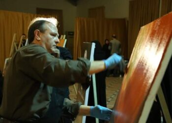 الفنان برنارد رنو يرسم لوحة عاشورائيةبشكل مباشر بمدة زمنية  قياسية