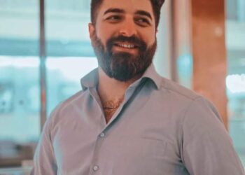 الشاب السوري آدم كادورة سلسلة نجاحات متتاليةوموهبة فنيةتلفت الإنتباه