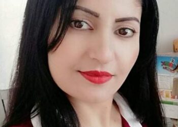 نسرين حسن تكتب على طاولتي