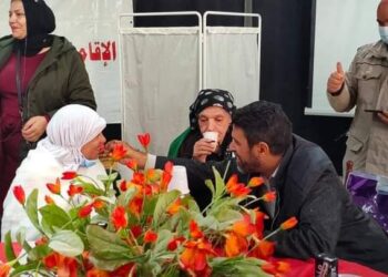 الفنان الجزائري مسعود حجيرة يدخل الفرح والسرور ويزرع البسمة للمنسنين في زيارة خاصة