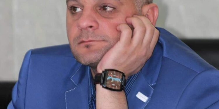 قيصرالوائلي: الموجز يتصفح الذاكرة المتعبةويراقص الجسد الساقط من السماءقراءة في عرض مسرحي