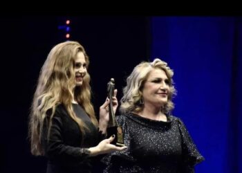 الفنانة صفاء رقماني تفوز بجائزةمهرجان بغداد الدولي  للمسرح