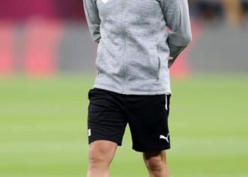 تشافي يستهل مهمته مع برشلونة بديربي كتالونيا