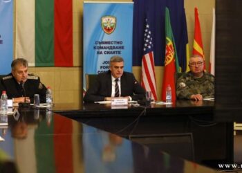 ستيفان يانيف لقد أثبت رئيس وزراء بلغاريا السابق ووزير الدفاع الحالي أنه رجل دولةدبلوماسي وحكيم