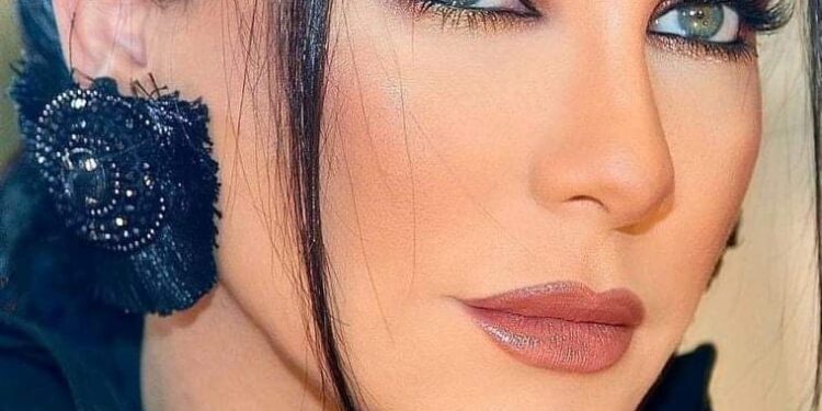 سلاف فواخرجي تواجه تهديدات للبقاء بالسجن فى