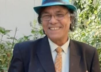 المؤلف والفنان منعم سعيد يكتب مسرحية بانتومايم القلق