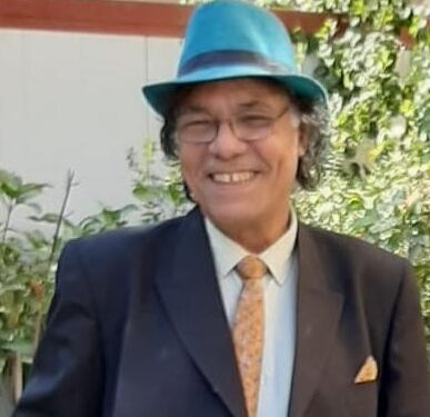 المؤلف والفنان منعم سعيد يكتب مسرحية بانتومايم القلق