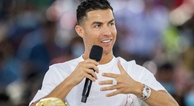 ابو ذر الحكم يكتب كريستيانو رونالدو يحث الشباب على الإهتمام بالابدان والعقول