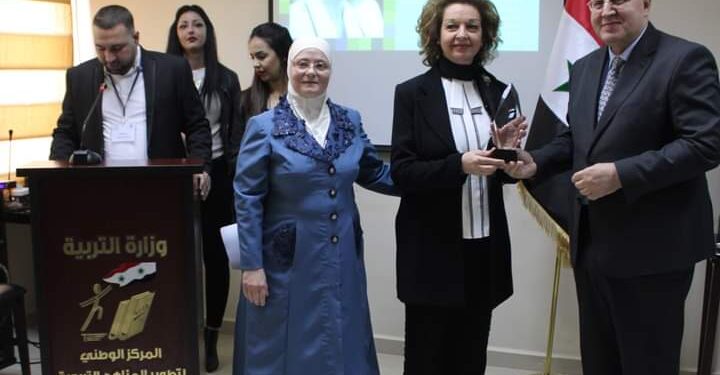 وزارة التربيةالسورية تكرم الفنانة نادين خوري في يوم المرأة العالمي