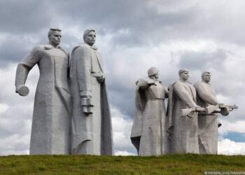 حرب الأفلام المفبركة بقلم الكاتب عبد الرزاق أحمد الشاعر