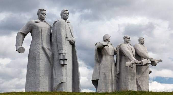 حرب الأفلام المفبركة بقلم الكاتب عبد الرزاق أحمد الشاعر