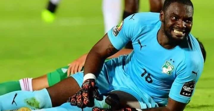 فيفا يعاقب حارس كوت ديفوار بالإيقاف 18 شهر تقرير الحكم أباذر