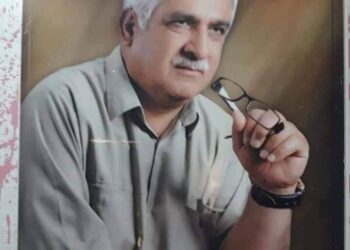 هاك القمر تعلقي به نص حداثوي للشاعراحمد الدمشقي قراءة بقلم الناقدحميد العنبر الخويلدي