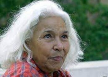 نوال السعداوي لماذا اقيلت من مركزها الصحي وأبرز محطات حياتها بقلم الكاتب سامح جميل