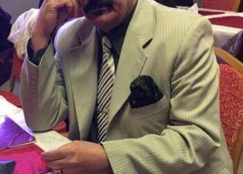 الشاعر كاظم الوحيد العنزي يكتب نص أنظر إليك من بعيد