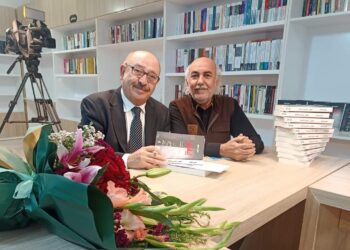 رينات منصور مخاض بدهاليز سياسية بقلم حسين الذكر العراق