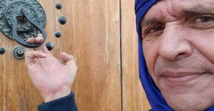 يوسف رزوقة يكتب في متعة أن تستمتع باللاشيءوانت إلى شباكك في دور الأعمى