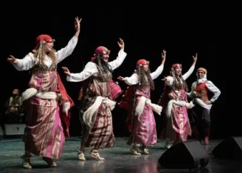 الفرقةالوطنية للفنون الشعبية على مسرح أوبرا تونس في عرض اصائل متابعة حافظ النيفر تونس