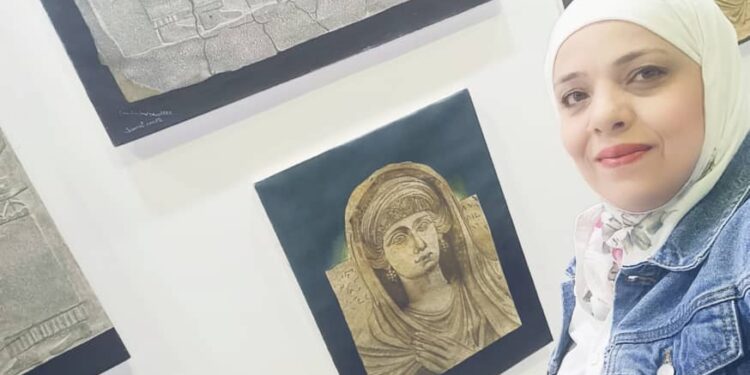 الفنانة التشكيلية إحسان عبد القادر إسماعيل تتألق في معرض فنون العالم في دولة الإمارات العربية المتحدة بقلم محمود هلهل