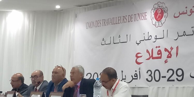 اتحاد عمال تونس يعقد مؤتمره ووفاة احد الأعضاء في النزل الذي اقيم فيه المؤتمر متابعة حافظ النيفر تونس