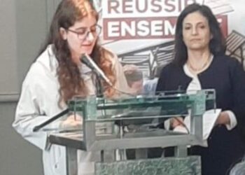 الطالبة زينب نور سعد الأولى على مدارس لبنان في مسابقة لبنان كما نحلم به للوكالة الجامعية للفرنكفونية ووزارة التربية