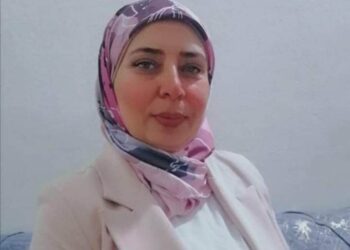 انت دفتر وانا كلمة بقلم الشاعرة  سناء السعيدي  العراق