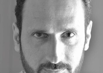 الدكتور عدنان عبد الرحيم افضل سبل الوقاية للحفاظ على صحة الأسنان هي  التنظيف اليومي والمراجعة الدورية لطبيب الأسنان