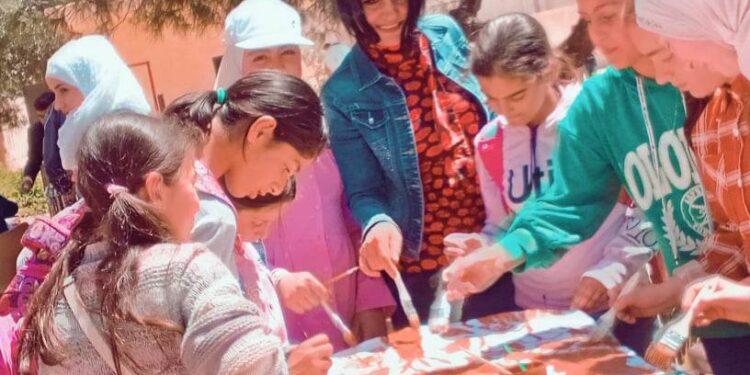 الفنانة التشكيلية جوليا سعيد في ثقافي الكسوة تحت رعاية وزارة الثقافة ورشة الرسم بتراب الوطن