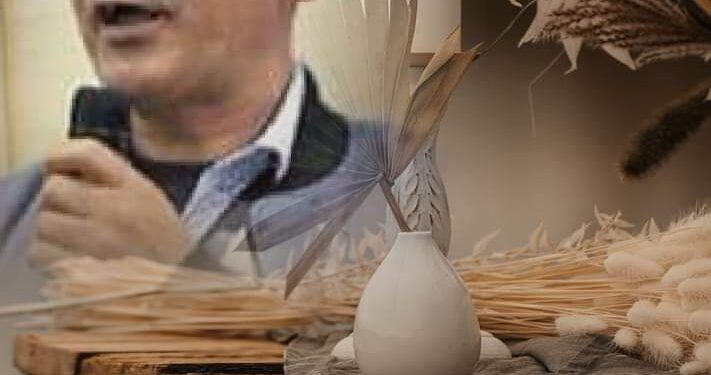 وَجْهُ الْحَقيقَةِ لا يُرى بقلم الشاعر عبد الصمد الصغير