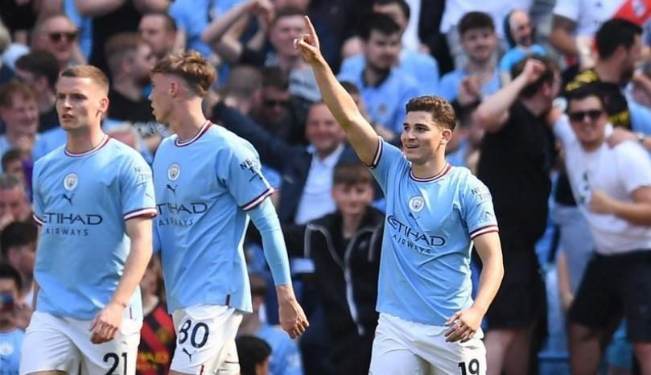 مان سيتي يتوج بلقب الدوري الانجليزي متابعة سعد جلاب العراق