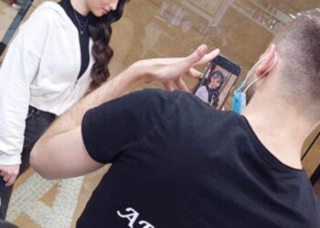 اسلوب غريب ومميز اتقنه عبد عوض ليصل لشهرة عربية