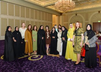 من دبي إلى لندن معرض زرياب للأزياء طريق المصممات نحو العالمية متابعة حافظ النيفر تونس