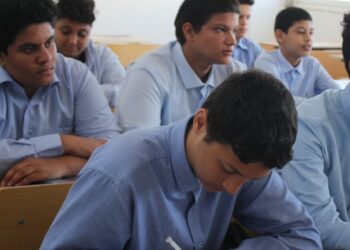 ثانوية الوحدة الوطنية للبنين تستقبل طلبة الصف الاول فترة المسائية