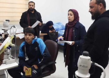 وزيرالصحة يستضيف الاستشاري متخصص زراعة القرنية وبالتنسيق مع مدير عام مستشفي بنغازي لطب وجراحة العيون    –