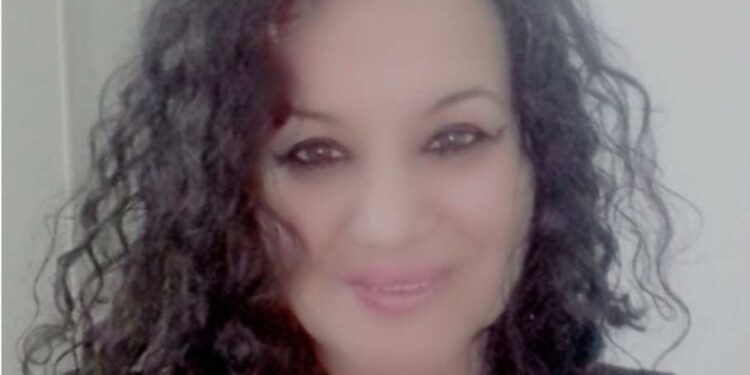 مثل شجرة عمرها قرون