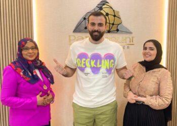 الفنان حيدر احمد في ضيافة مركز باراماونت الطبي في دبي