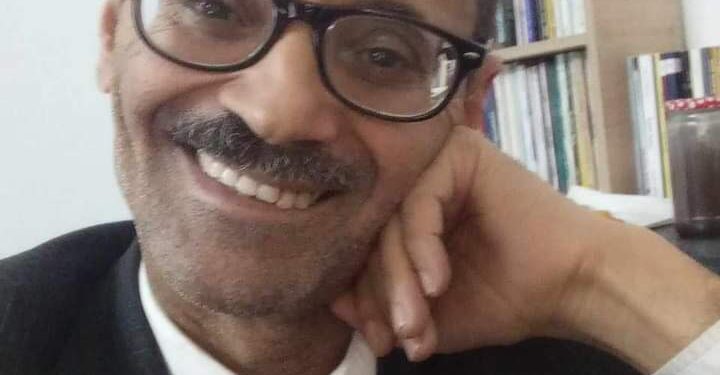 يوميات05رمضان اوميراث صموئيل بيكت على الطاولة مع آذان المغرب في انتظار عودتي