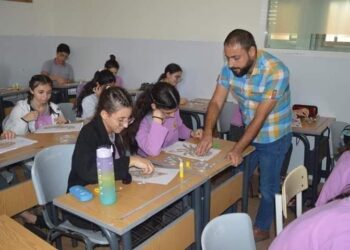 الفنان التشكيلي محمود هلهل مادة الرسم عنصر هام في المنهاج الدراسي تنمي مهارات التفكير الإبداعي لدى التلميذ