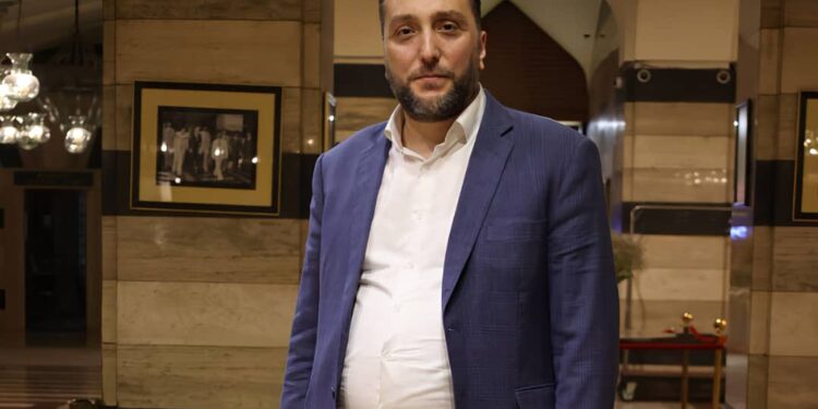 رجل الأعمال السوري محمود الدج يحارب البطالة في سوريا ، و يؤمن فرص عمل لآلاف الأشخاص