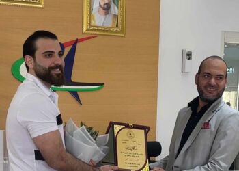 الفنان حيدر احمد مكرمافي مركز العين لرعاية وتأهيل المعاقين في الإمارات