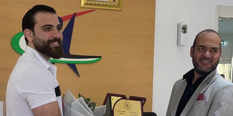 الفنان حيدر احمد مكرمافي مركز العين لرعاية وتأهيل المعاقين في الإمارات