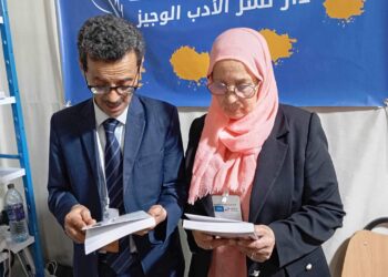 اعندك فضوة وقت للشاعر حمد حاجي قراءةبقلم الناقدة  فائزة بنمسعود