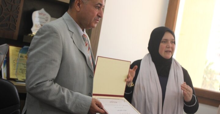 تكريم مدير الشؤون الإدارية والمالية بقناة ليبيا الوطنية بنغازى