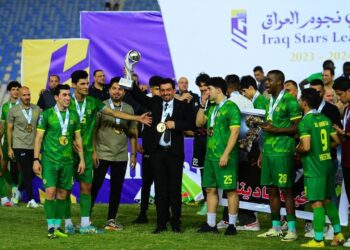 القيثارة الخضراء بطل الدوري والكأس