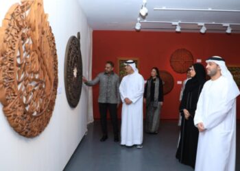 في متحف الشارقة للفنون وجمعية “الإمارات التشكيلية”