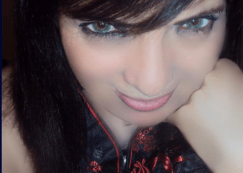 كم اشتهي ان تختفي من المرآة للشاعرة سليمى السرايري قراءةبقلم الناقد احمد الكاتب مصر